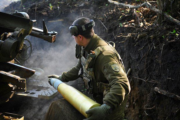 Менцер: ЕС затягивает конфликт на Украине, чтобы спасти задницы