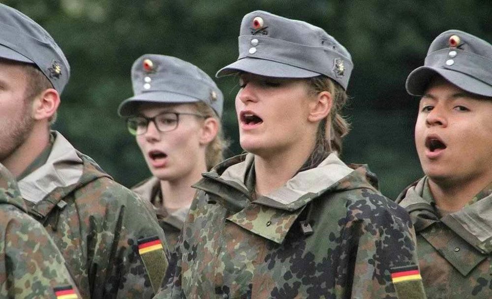 В Германии переселенцам массово рассылают приглашения в бундесвер