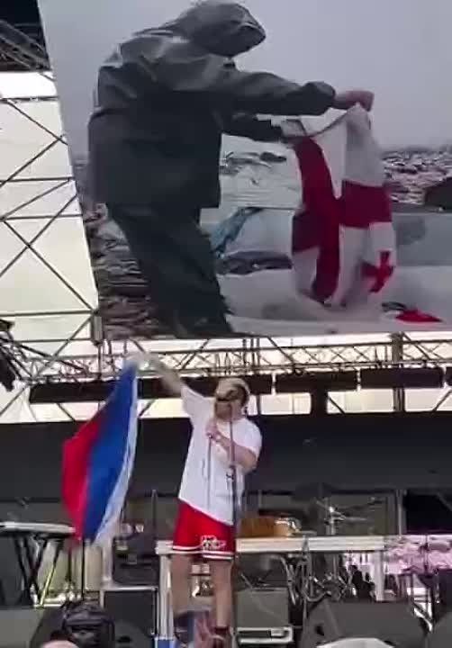 Новости к этому часу:. Бастрыкин поручил возбудить уголовное дело на грузинского певца за надругательство над российским флагом