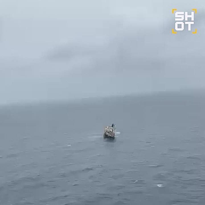 Контейнеровоз, которым управлял российский капитан, перевернулся и затонул у берегов Индии