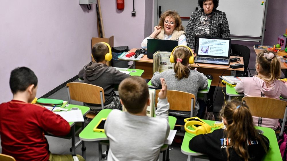 Языковые омбудсмены на Украине запрещают детям говорить по-русски в школах