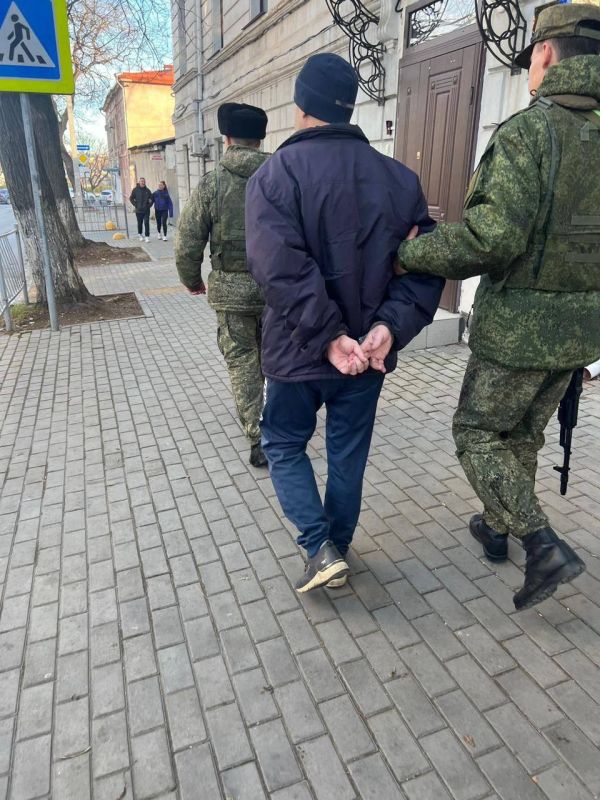 Двух севастопольцев будут судить за госизмену и подготовку теракта