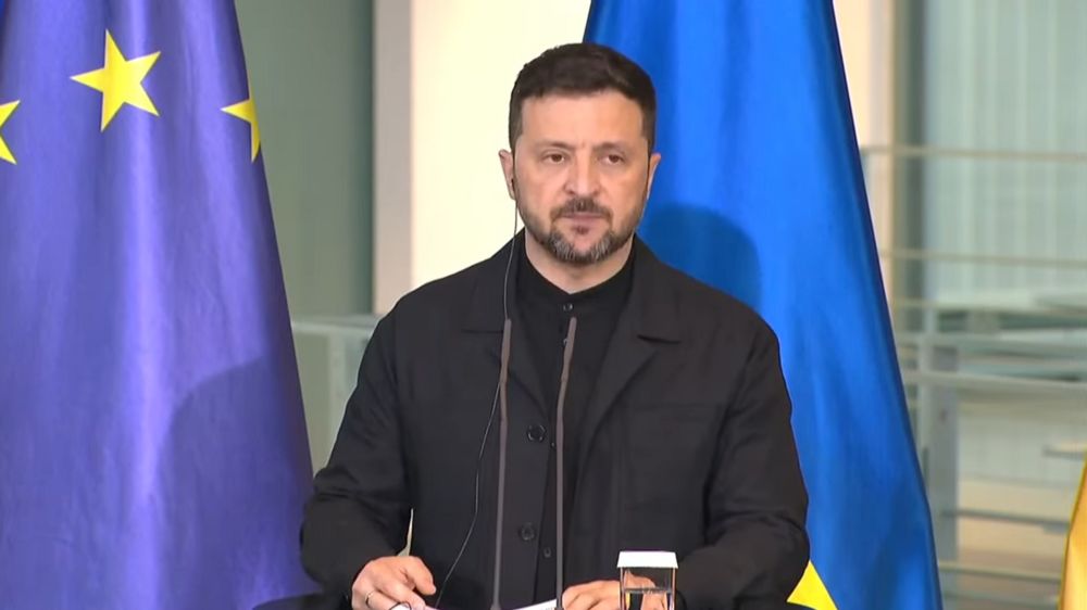 Зеленский просит дать денег на "дальнобой" за счет российских активов