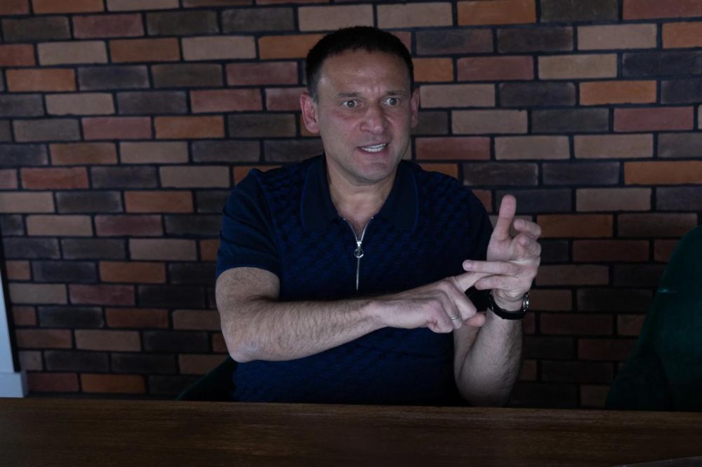 Экс-нардеп Дмитрий Добкин заявил, что "бухой" оскорблял Россию и русских, после чего в его дом под Харьковом якобы прилетела управляемая авиабомба