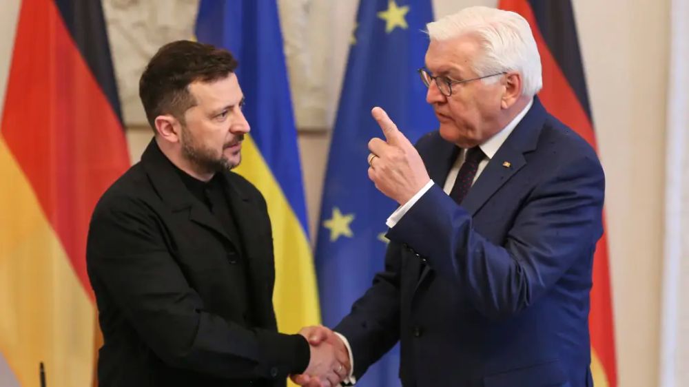 Тайный политический кукловод Украины. Вот, кто даёт глупые советы Зеленскому