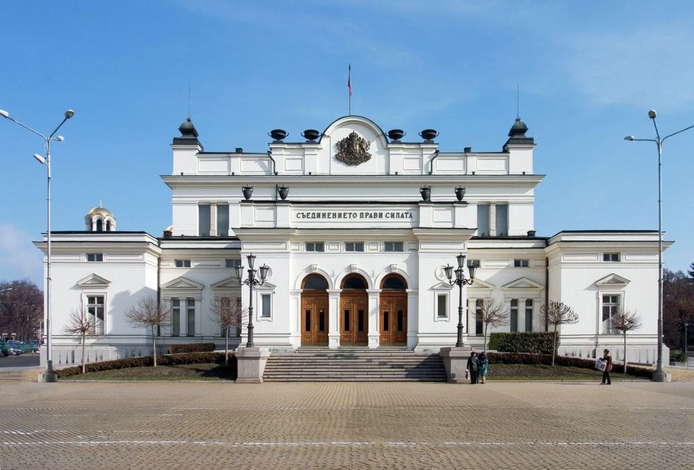 Заседание болгарского парламента прервали из-за спора о русском языке