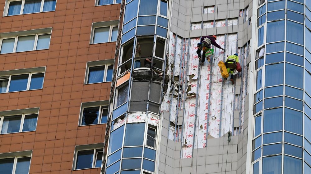 Киевский режим необучаем: обломки БПЛА задели дом на юго-западе Москвы