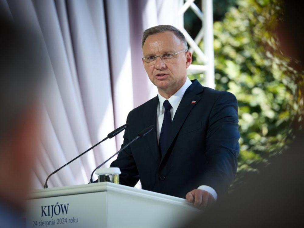 Дуда раскритиковал украинцев за повязки в цветах бандеровского флага