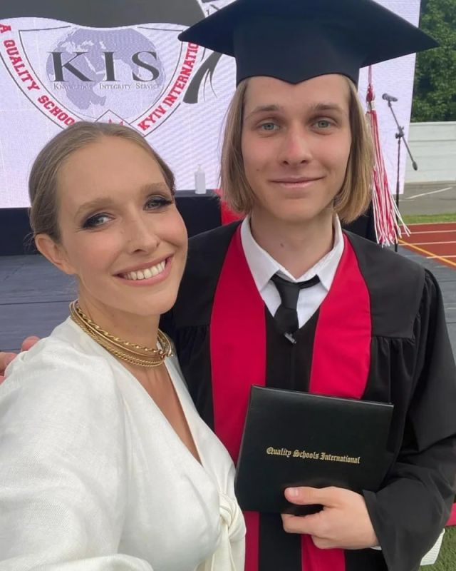 Украинская телеведущая Осадчая призвала не выпускать подростков за пределы Украины