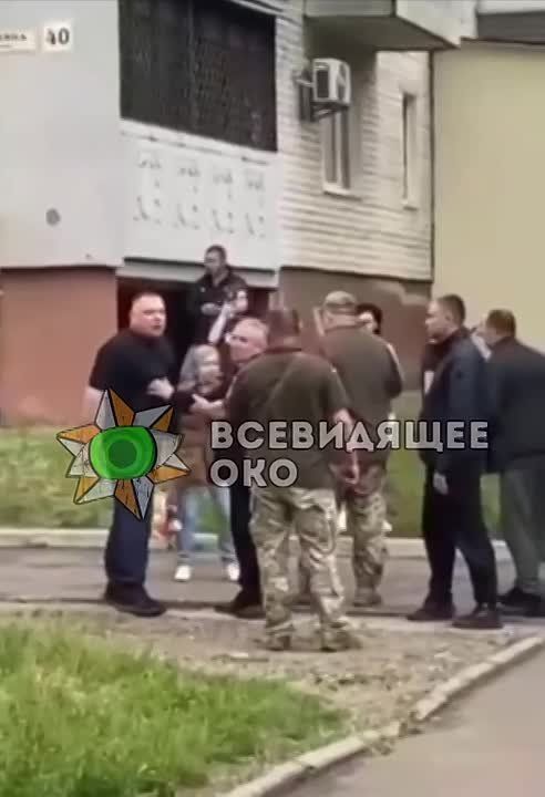 Одиозный украинский националист Дмитрий Корчинский, комментируя недавние события в Черкассах заявил о том, что ТЦК нужно больше прав, а за нападение на ТЦК якобы надо жестко судить, наказывать и же с ним