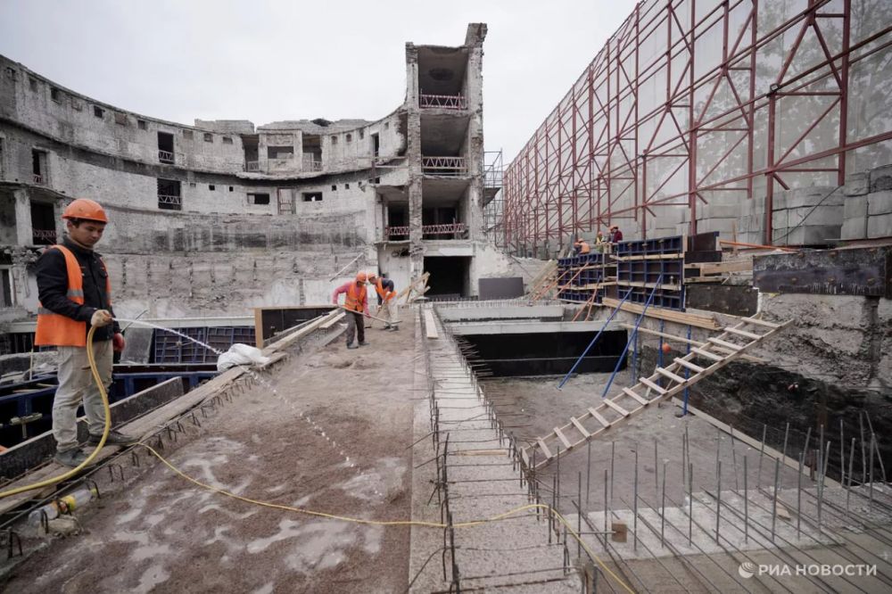 Возвращение к мирной жизни: что мешает быстрому восстановлению городов Новороссии?