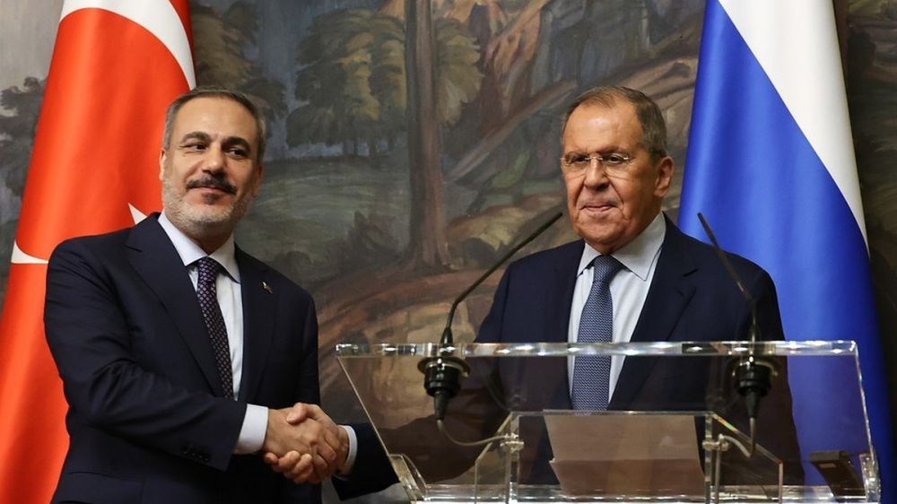 МИД РФ: Лавров и Фидан обсудили подготовку к переговорам с Украиной в Стамбуле