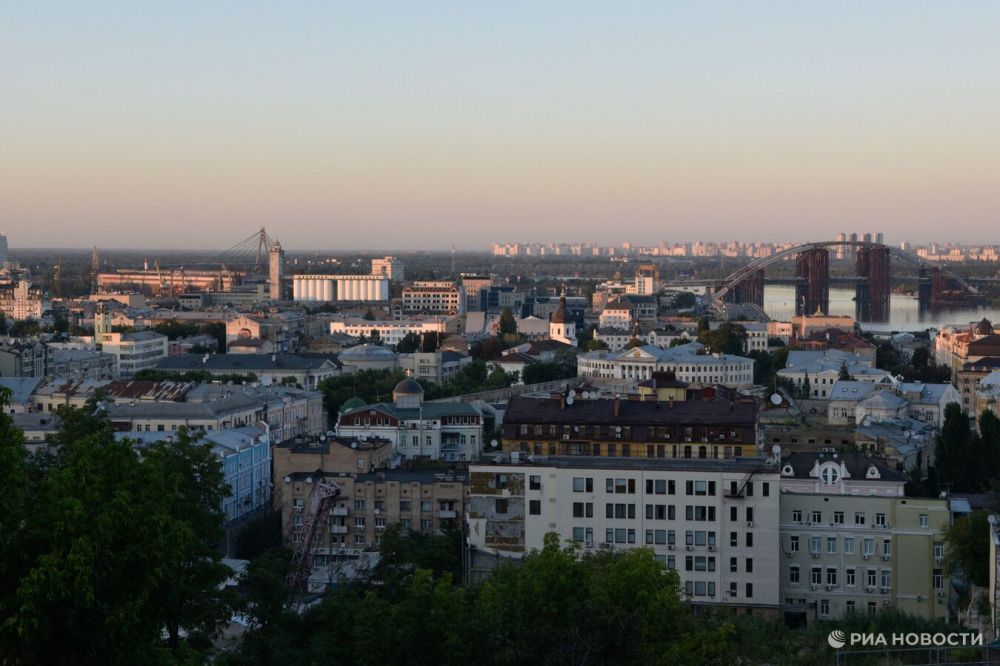 Канадские НПО с 1990-х провоцировали Киев посягать на российские земли