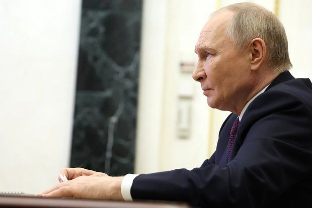 Песков: Путин поддерживает возможность личной встречи с Трампом и Зеленским