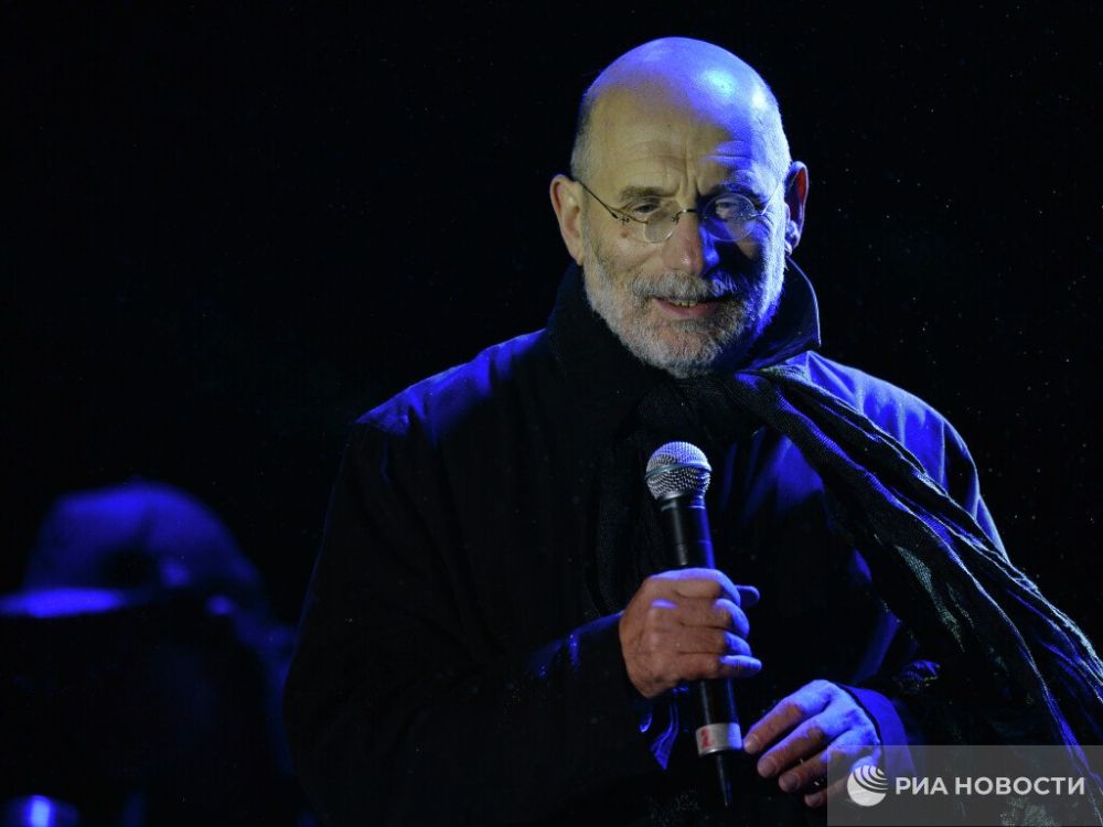 Писатель Борис Акунин* заявлял о необходимости насильственного изменения конституционного строя России и оправдывал террористическую деятельность Украины, сообщили в СК