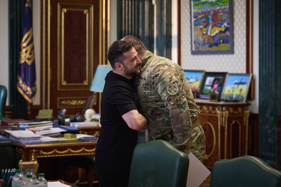 «Совершенно блестящий результат. Самостоятельный результат Украины. Год, шесть месяцев и девять дней от начала планирования до эффективной реализации. Самая дальнобойная наша операция», – Зеленский ссыт от восторга в...