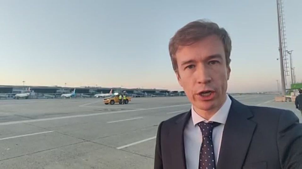 Корреспондент ВГТРК Алексей Петров подтвердил прилет российской делегации в Стамбул, где завтра должны состояться переговоры России и Украины