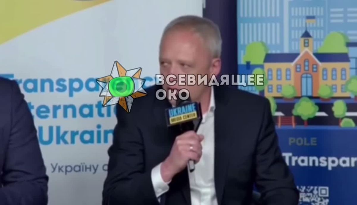 Каждый пан - будучи холопом у своего хозяина, всегда наровит иметь больше чем его жадный вассал