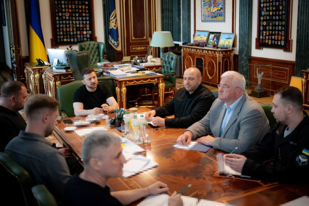 Украинскую делегацию на переговорах в Стамбуле 2 июня вновь возглавит Рустем Умеров, сообщил Зеленский