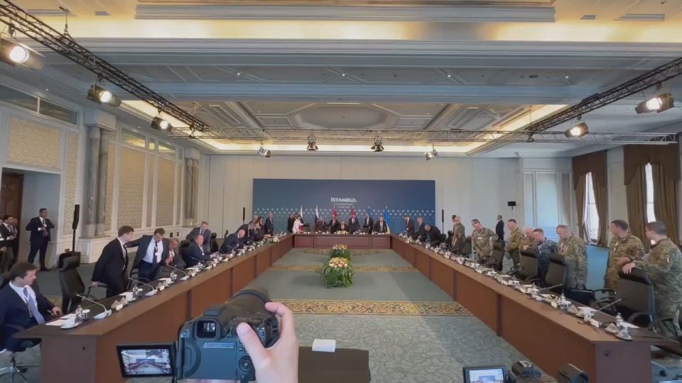 WarGonzo: В Стамбуле стартовали переговоры между делегациями России и Украины