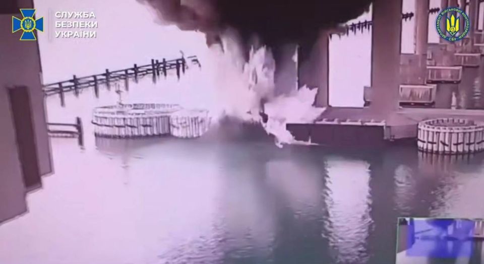 Российские военкоры заявили об атаке на Крымский мост