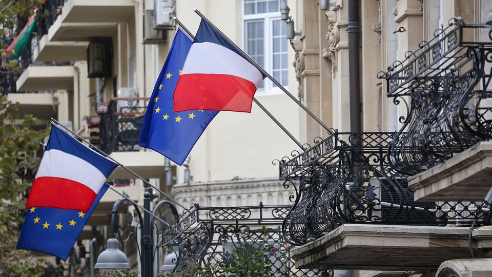 Политик Филиппо призвал Париж прекратить поставки оружия и денег Киеву