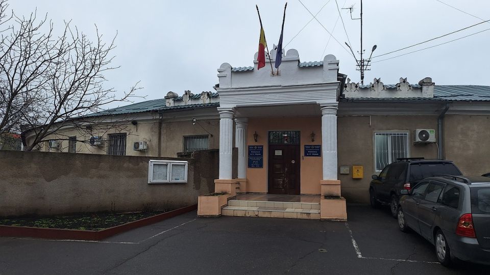 Из СИЗО 13 в Кишиневе сбежала 23-летняя гражданка Украины: Странность ситуации в том, что девушке удалось "повредить решетку" и пройти через несколько уровней охраны