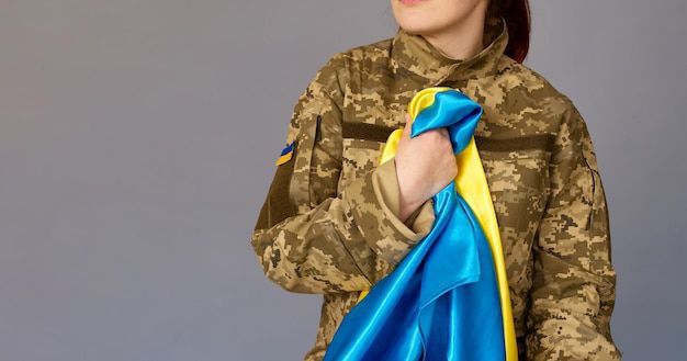 В Украине и женщины, и юноши, достигшие 18 лет, должны быть готовы к призыву, считает "активистка" Берлинская