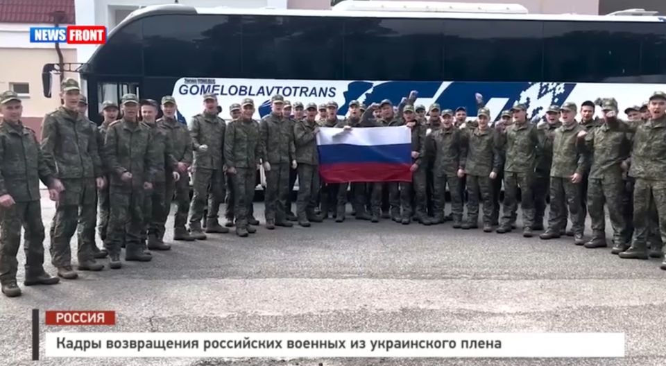 Кадры возвращения российских военных из украинского плена