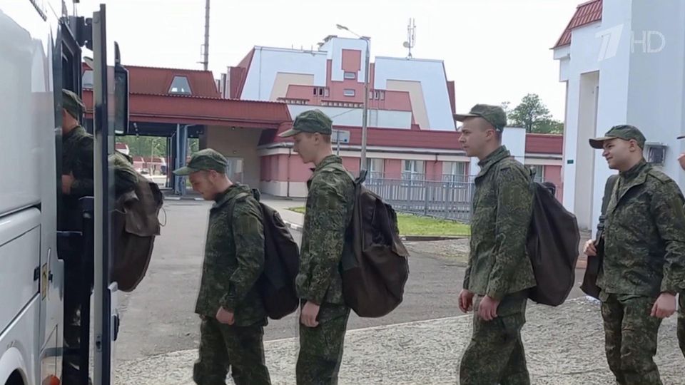 Первая группа российских военных до 25 лет возвращена с подконтрольной Киеву территории