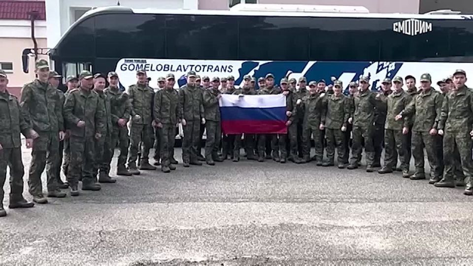 «Россия! Россия! Россия!»: Наши парни едут домой