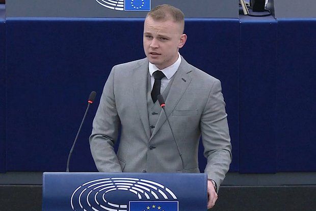 Депутат ЕП Мазурек выразил сожаление из-за отказа Украины принимать тела военных