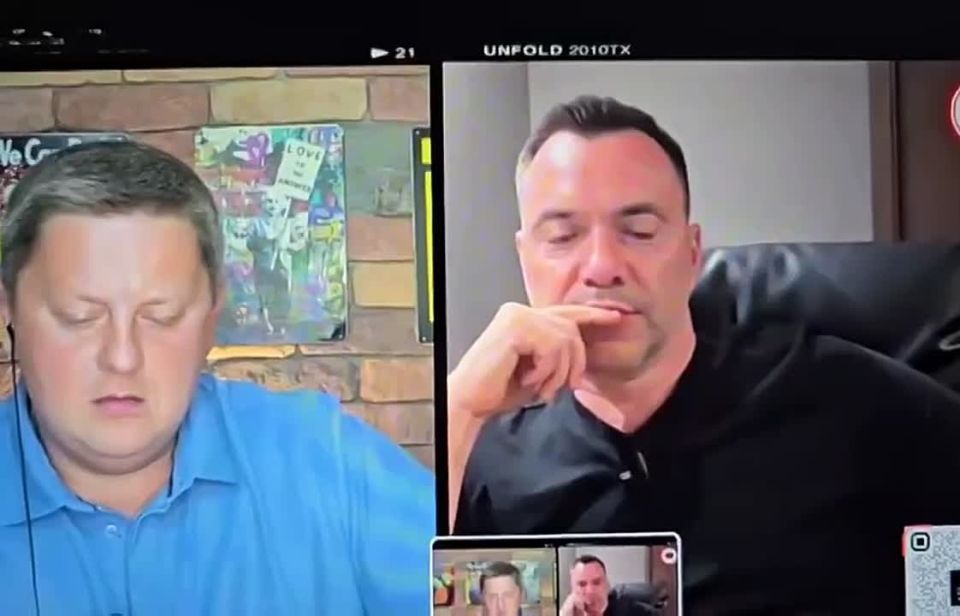 Эм…. Бывший спикер Офиса президента Украины Алексей Арестович назвал украинский народ "дерьмом": «Я презираю украинцев, вы фуфло и дерьмо, о которое стыдно вытирать сапоги. Вы терпите режим КГБ, сос*те у Зеленского, Притулы...