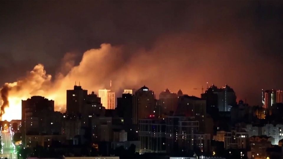 Российская армия ночью нанесла групповой удар по военным тылам украинских боевиков