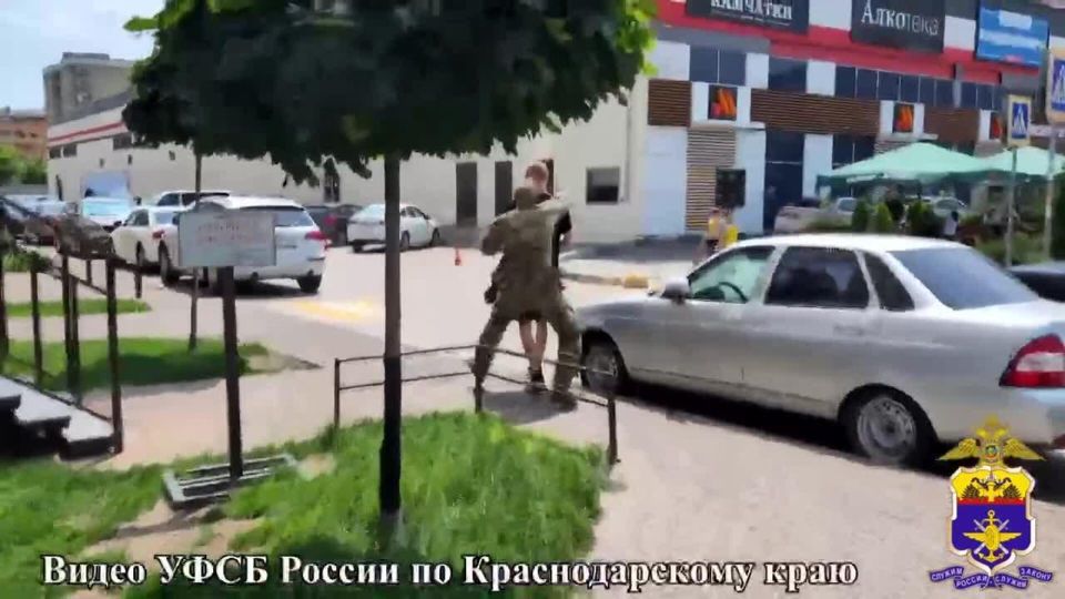 Всем до 25-ти: на Кубани задержали трех мужчин, пытавшихся поджечь релейный шкаф на ж/д путях