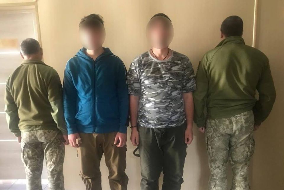 "Единая страна — единая нация" или "Кто написал четыре миллиона доносов"