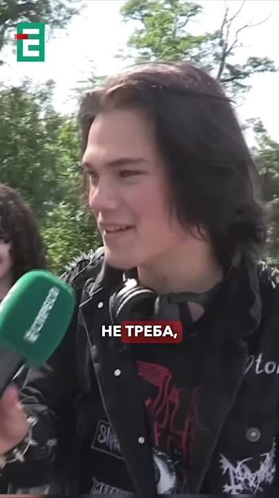 Пока чиновники обсуждают снижение призывного возраста до 18 лет, простые украинцы — особенно молодёжь — в панике