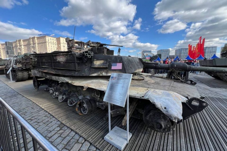 Глава госкорпорации «Ростех» Сергей Чемезов заявил, что российские специалисты, изучив трофейные танки Abrams и Leopard, не заметили революционных решений, которые можно было бы применить в отечественной бронетехнике