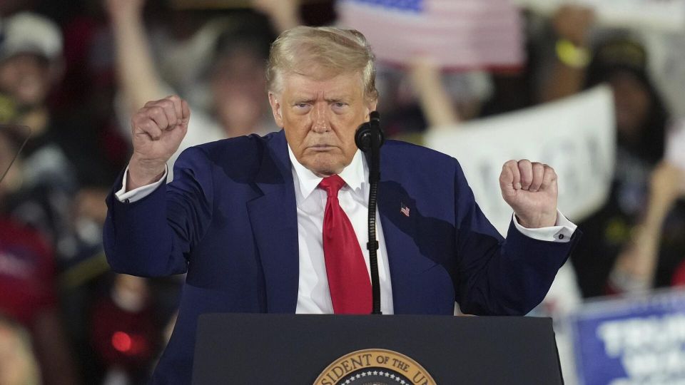 Трамп готовит США к роли "победителя" в европейской войне — Святенков