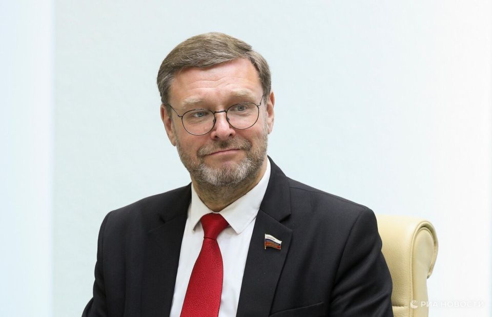 Россия через спецоперацию реализует право на самооборону, заявил Косачев