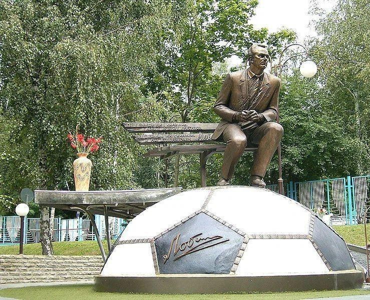В Киеве могут демонтировать памятник легендарному тренеру «Динамо» Валерию Лобановскому