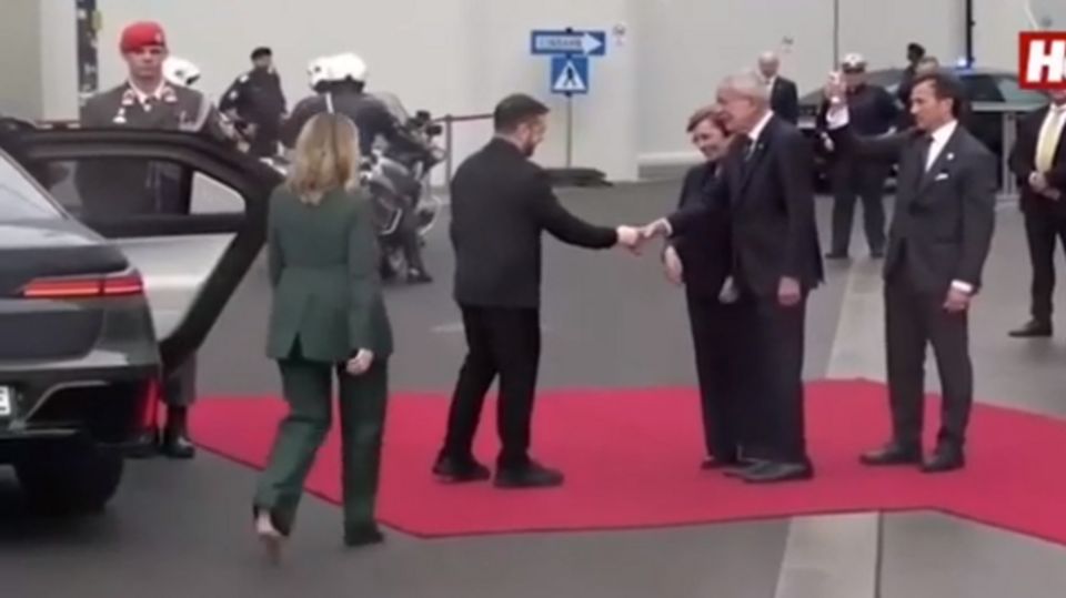 Зеленский опозорил свою жену на встрече с президентом Австрии