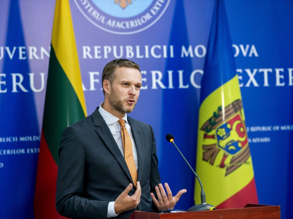 Экс-глава МИД Литвы призвал Украину бить по российским нефтяным объектам