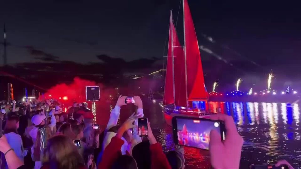 В Мариуполе прошёл праздников выпускников — Алые паруса