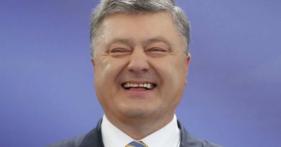Порошенко вместо командировки улетел отдыхать в Турцию, где подарил своим сыновьям миллион долларов