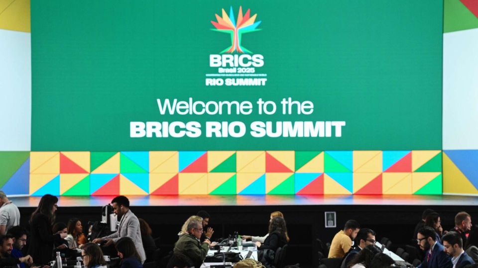 Лидеры БРИКС в декларации саммита осудили атаки на ж/д и мосты в России