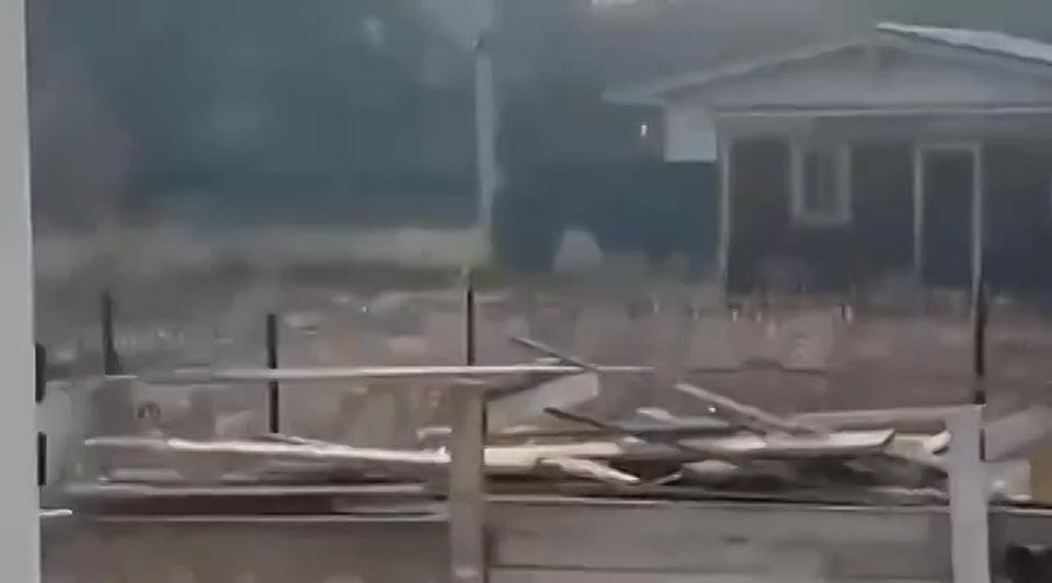 Владислав Шурыгин: Наш источник в Киеве сообщил что, в ходе вчерашнего разговора с Трампом, Зеленский умолял дать ему системы ПВО, объясняя, что без них положение Украины становится катастрофическим