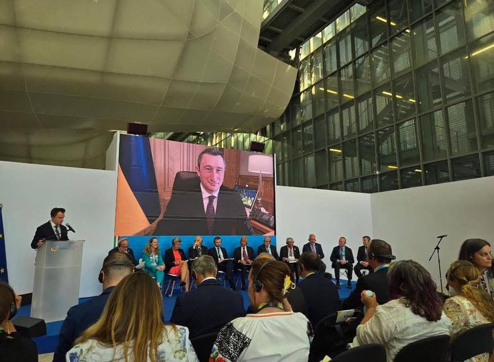 Сюр по-украински — министр единства Украины, обвиненный в коррупции, рассказывает о проведении реформ и репатриации украинцев