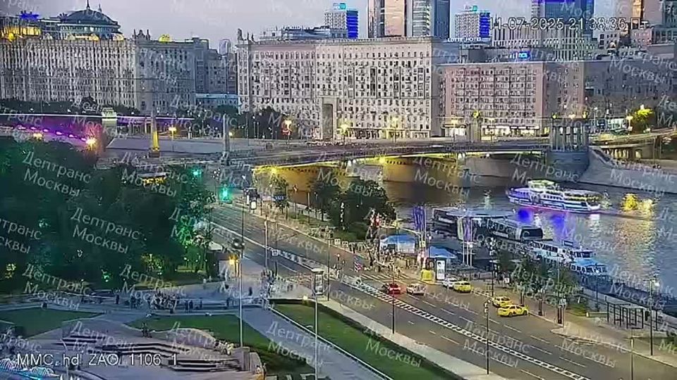 Новости к этому часу:. Водитель, который сбил пешеходов в Москве и скрылся, задержан