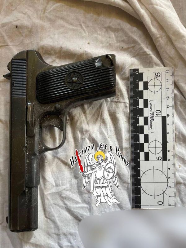 В районе Бучи произошел инцидент, в результате которого мужчина, по информации украинских Telegram-каналов, бросил гранату, ранив пятерых сотрудников полиции